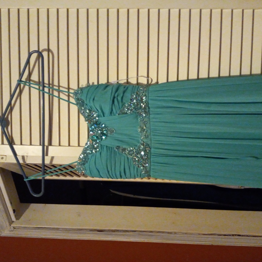Dress - Picture 2 of 4